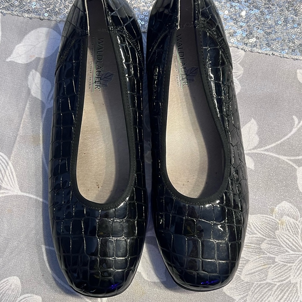 Waldlaufer Black Croc-Embossed Women's Shoes